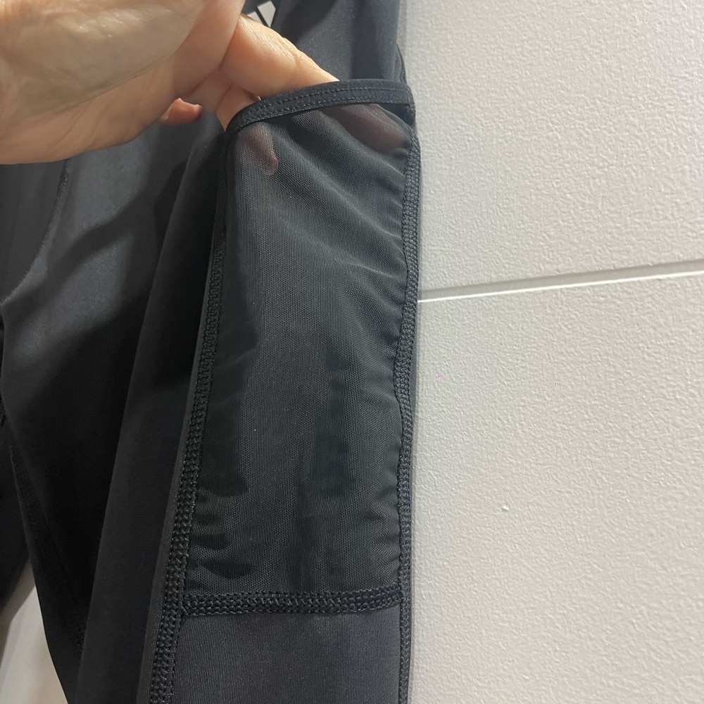 Brand new Adidas leggings in black no tags size Small with pockets - Picture 4 of 5